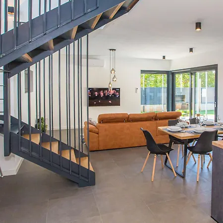 Eva Tar By Interhome *