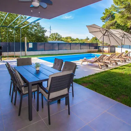 Vila Eva Tar By Interhome *