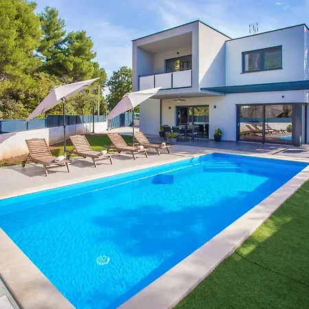 Eva Tar By Interhome